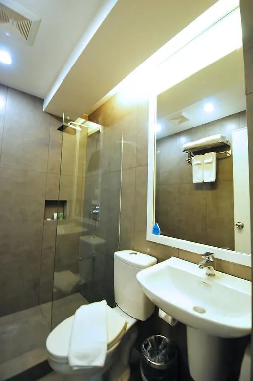 Astoria Greenbelt Makati City 3*,